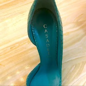Casadei teal alligator statement heel. 8.5